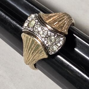 Sarah Coventry ring is model "LaBELLE" from 1976, Sz 8 Adjustable